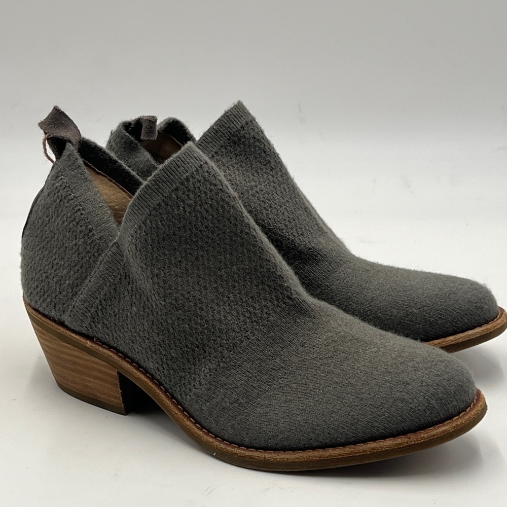 Söfft Gray Slip-On Ankle Boots Women’s [7] Comfort Booties Textured Casual